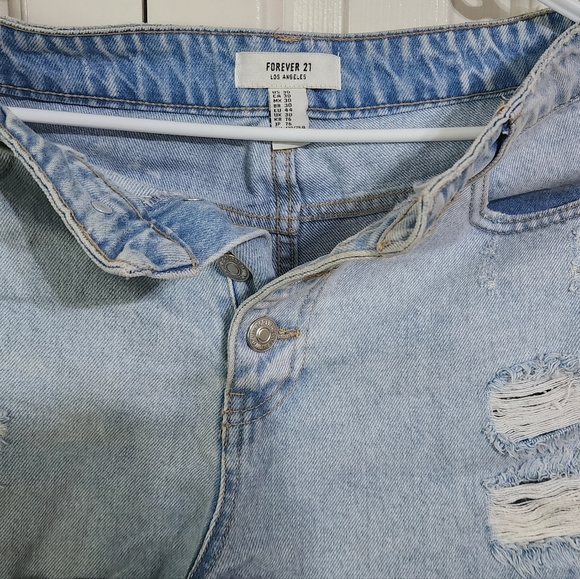 Shorts - Picture 3 of 3